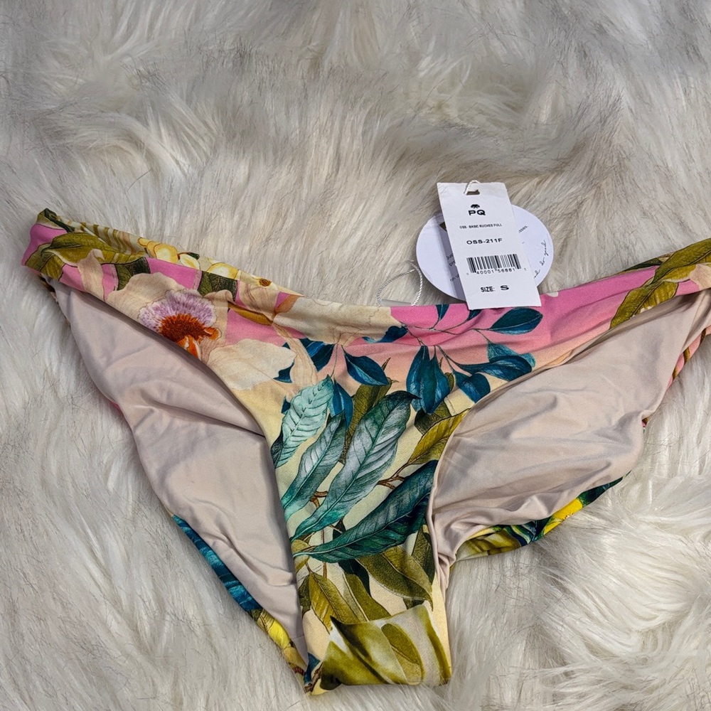 PQ swim 
Basic Ruched Full 
Size small 
Tropical print